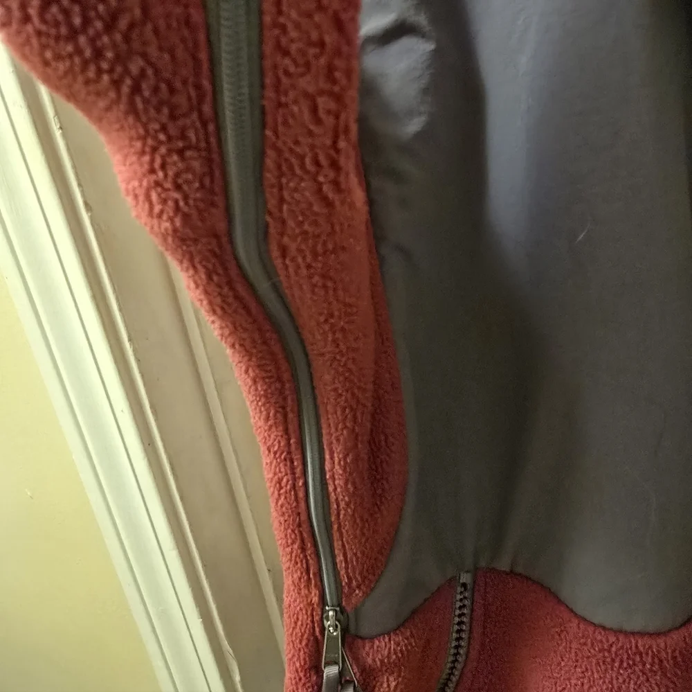 The North Face Red and Gray Polertec Fleece Jacket - Picture 8 of 11